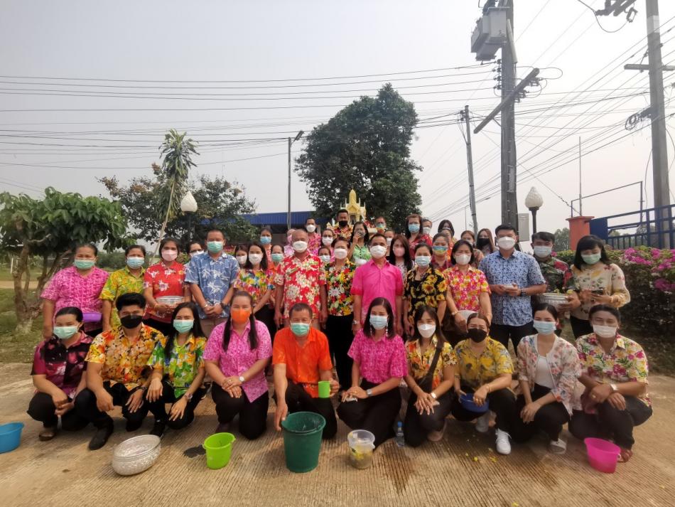 ประเพณีรดน้ำดำหัว ขอพรผู้บริหาร และสรงน้ำพระ  เนื่องในวันสงกรานต์  ประจำปี 2565 ขององค์การบริหารส่วนตำบลโพธิ์สัย