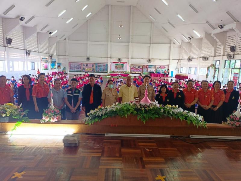 พันโทสังคม แสนวัง นายกองค์การบริหารส่วนตำบลโพธิ์สัย เป็นประธานพิธีเปิดโครงการ วันเรียน วัยใส ห่างไกลโรคเอดส์ ประจำปี 2566