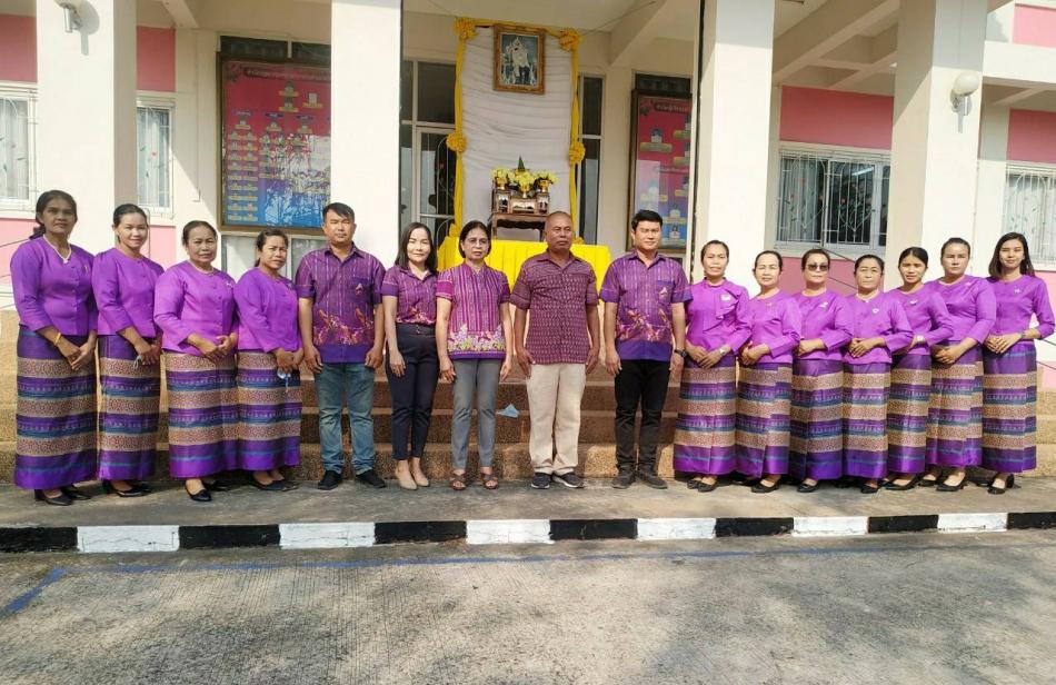 ร่วมรณรงค์ประชาสัมพันธ์เชิญชวนบุคลากร เจ้าหน้าที่ แต่งกายชุดผ้าไทย หรือ ผ้าลายสาเกตุ 